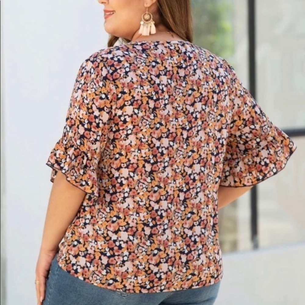 Boho PLUS floral print V-neck knot front blouse - Picture 2 of 4